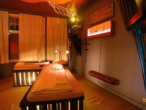 http://weburbanist.com/wp-content/uploads/2008/03/museum-hotel-room-interior.jpg