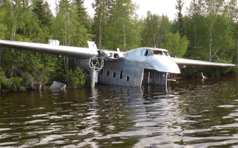 abandoned-arctic-plane-wrecks-3.jpg