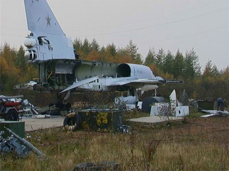 abandoned-russian-airplane-1.jpg