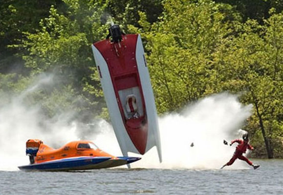 speedboat-crash