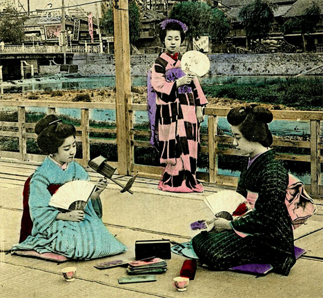 maiko and geisha looking at stereoviews