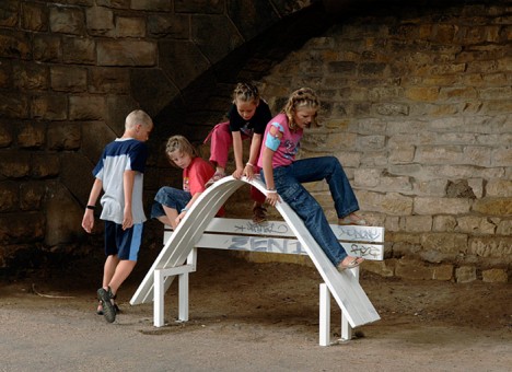 social bench curved center