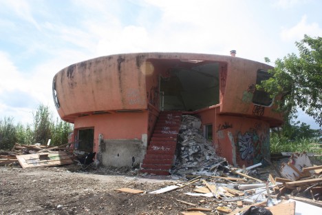 abandoned Florida UFO house demolition 2013