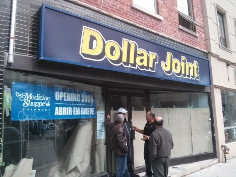 abandoned closed Toronto Dollar Joint store 2