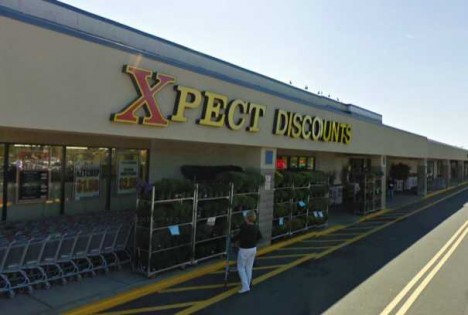 abandoned closed XPect Discounts store 1a