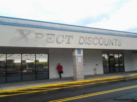abandoned closed XPect Discounts store 1b