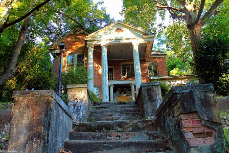 abandoned Ward's Funeral Home Opelika 1