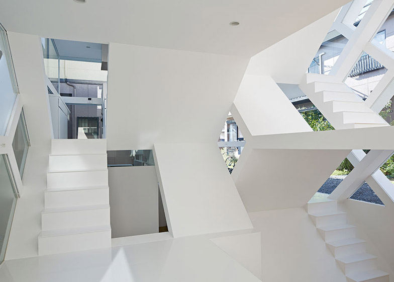 Transparent Home: Glass Dwelling Puts Urban Life on Display | Urbanist