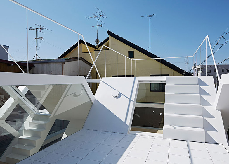 Transparent Home: Glass Dwelling Puts Urban Life on Display | Urbanist