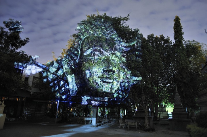 Light Art Looms Large: 10 Artists Project Illuminated Images | Urbanist