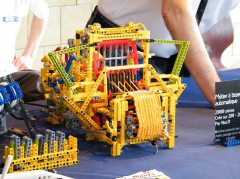 strange LEGO loom 1