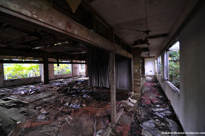 Trashed Resort: Japan’s Abandoned New Muroto Sky Rest - WebUrbanist