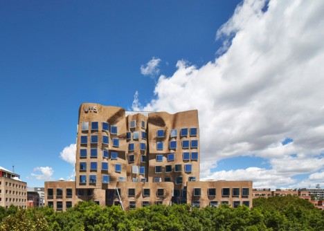 frank gehry building exterior