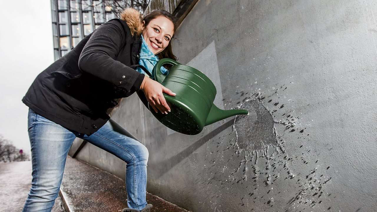 Backsplash Deflective “peeback” Walls Fight Public Urination Urbanist