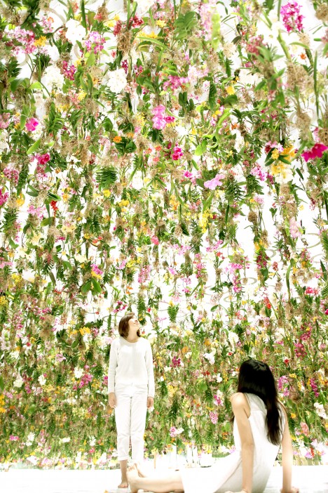 teamlab floating flower installation