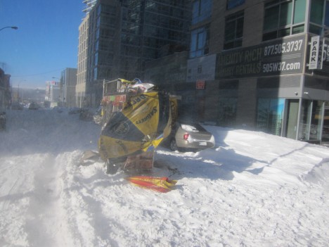 abandoned-NYC-Snowpocalypse-hot-dog-cart-10b