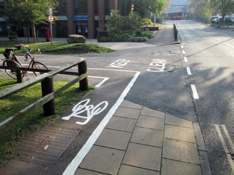 dedicated-corner-bike-lane