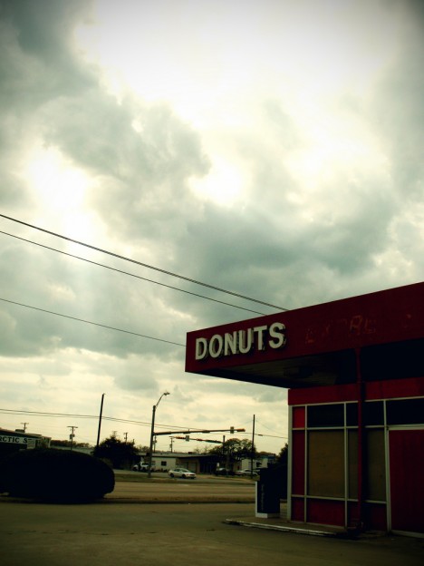 abandoned-donuts-shop-12