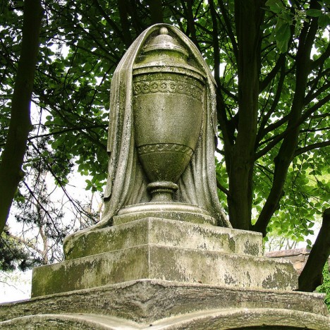 grave symbolism draped urn 1