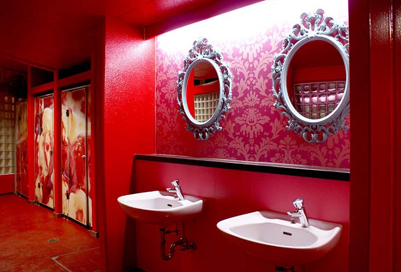 Tasty Toilet: Cake-Shaped Bathroom for Public Restroom Festival | Urbanist