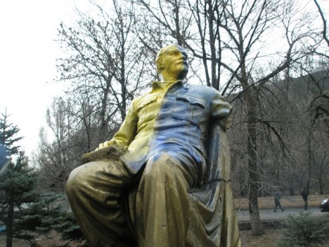 painted-lenin-statue-7