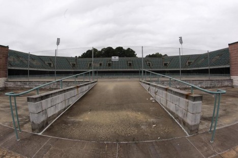 abandoned-tennis-court-6a