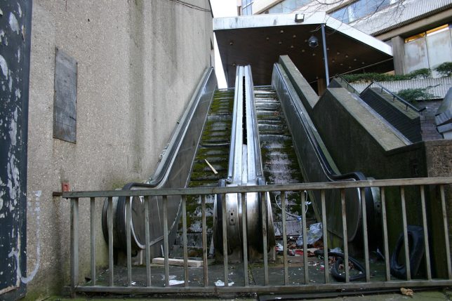 abandoned_escalator_8a