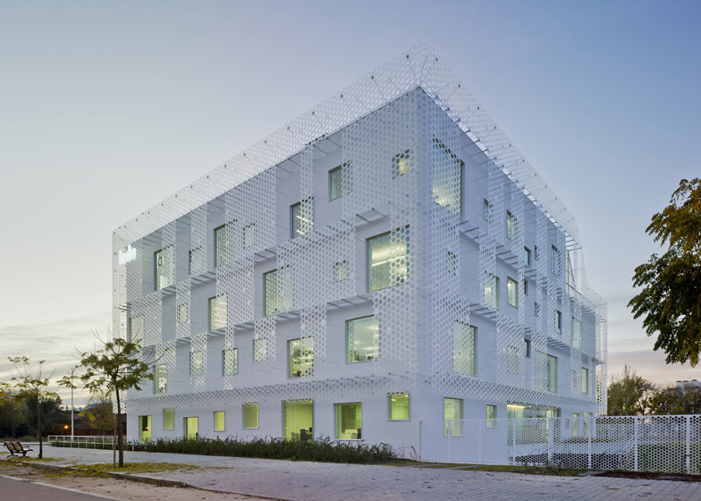 That’s a Wrap! 15 Building Facades Veiled in Plastic & Cloth | Urbanist