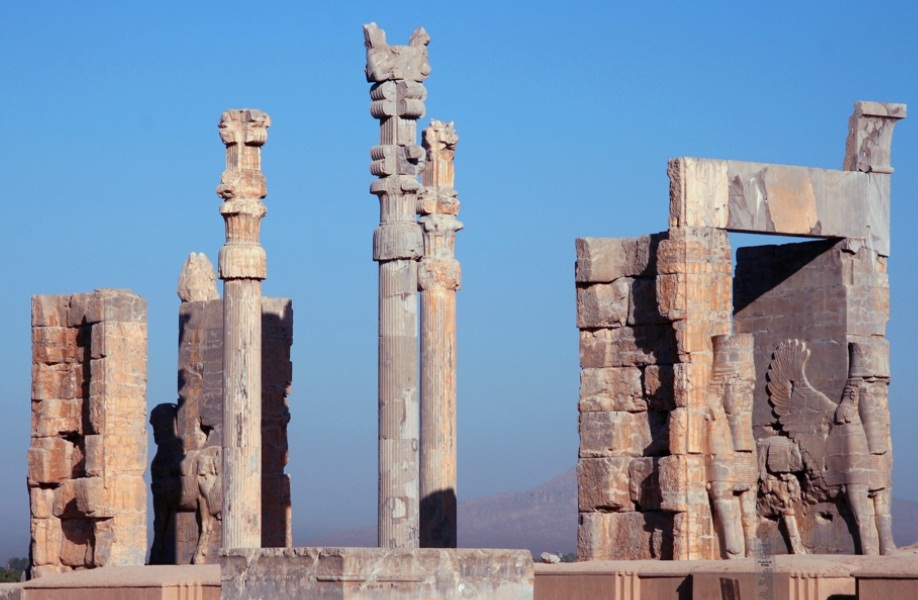 still-standing-tall-7-monumental-statues-of-the-ancient-world-urbanist