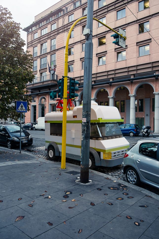 lego-ambulance-parked