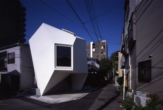 odd-shaped-house-mineral-1