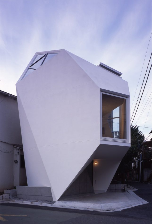 odd-shaped-house-mineral-2