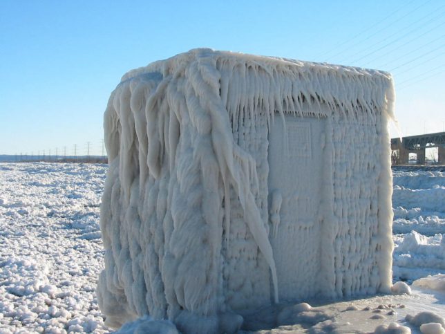 ice-fishing-hut-camo
