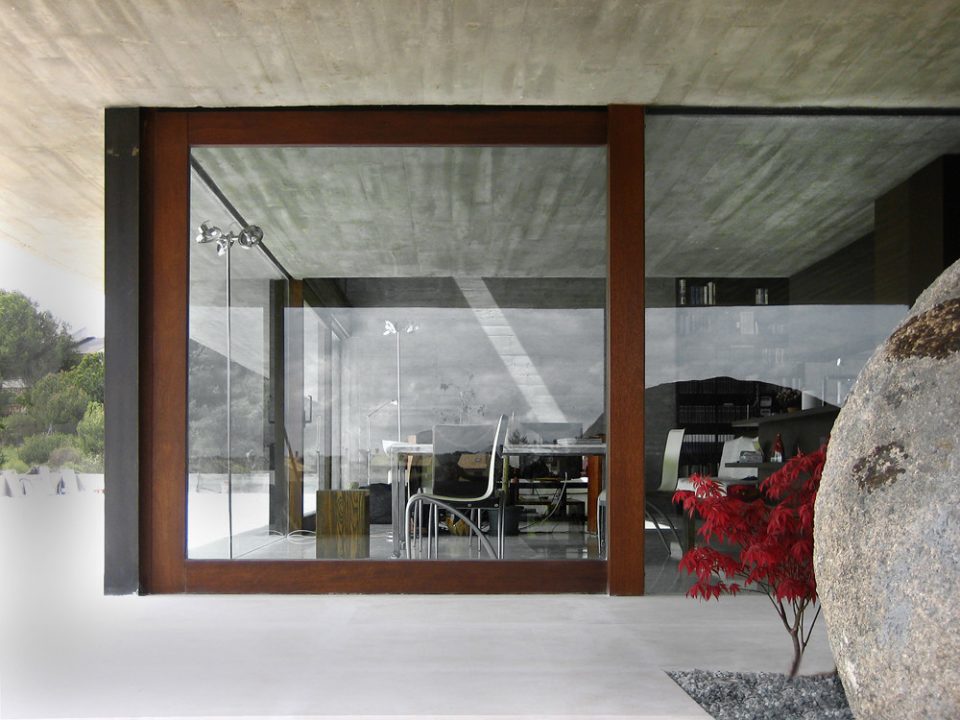 Cold Yet Comfortable: 13 Surprisingly Inviting Concrete Home Interiors ...