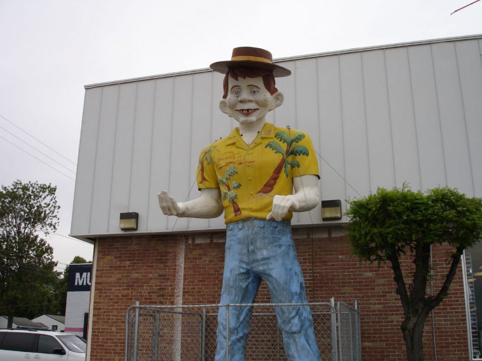 Advertising Giants America’s Amazing Muffler Men Urbanist