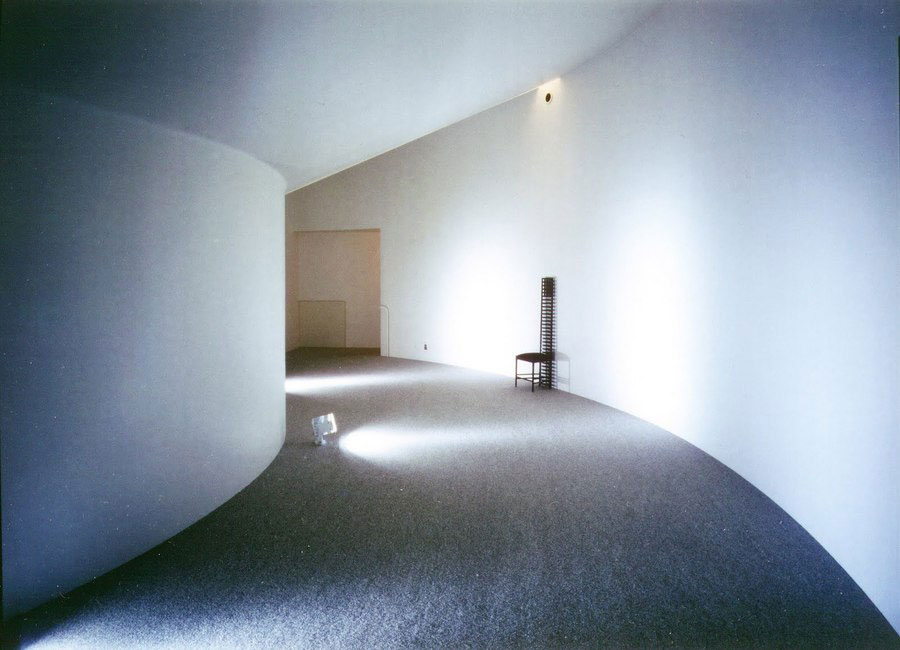 No Windows, No Problem: These 12 Houses Are Bright, Beautiful & Private ...