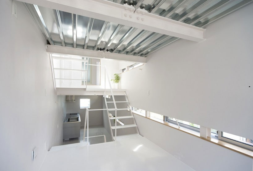 Who Needs Walls? 13 Split Level Interior Layouts Maximize Small Spaces ...