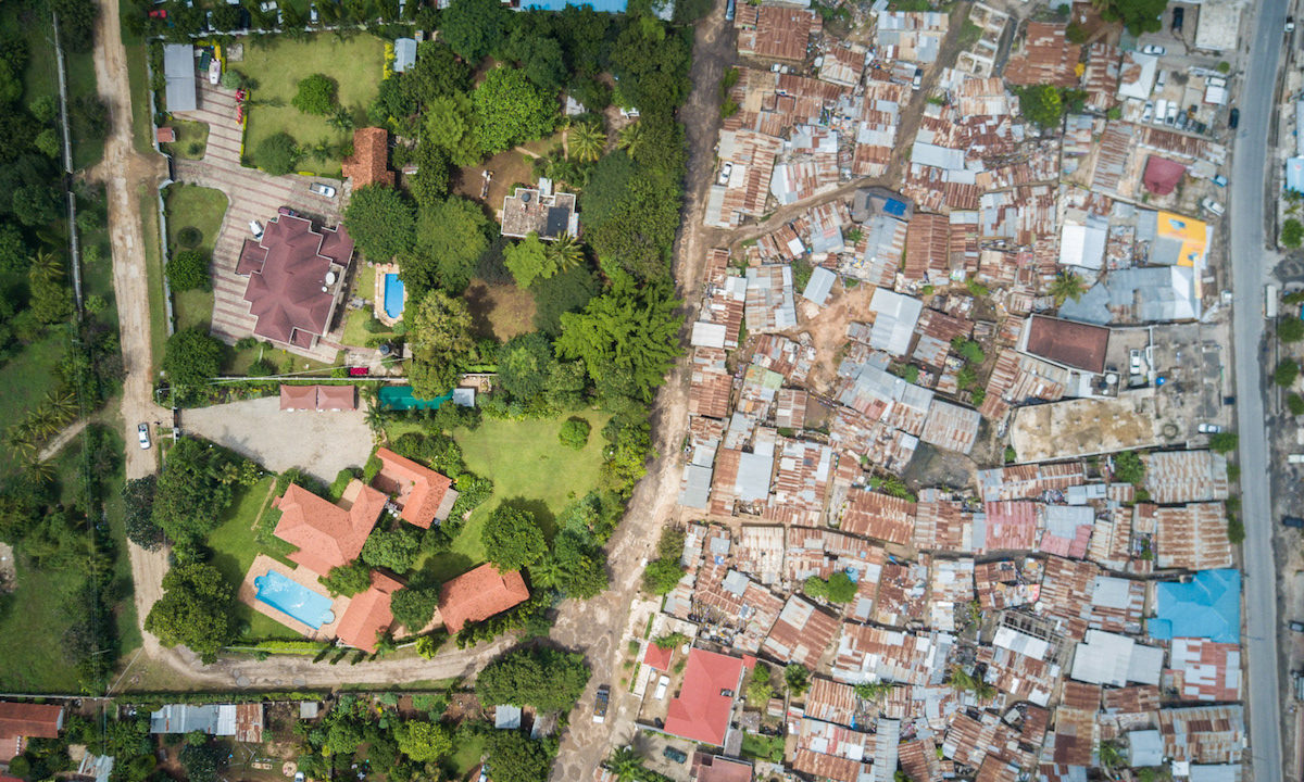 Unequal Scenes: Aerials Photos Highlight Stark Lines Between Rich and