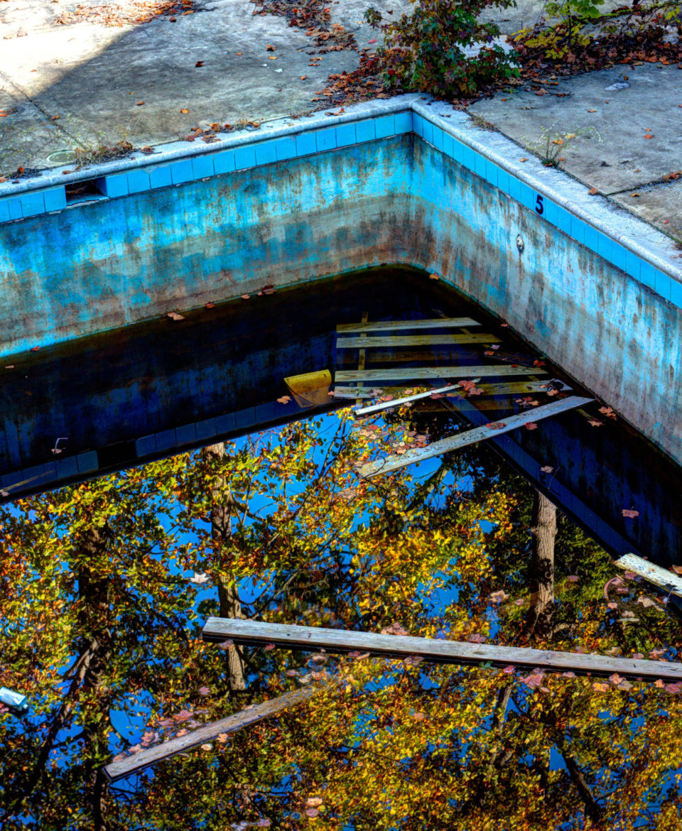 Inn Trouble: Abandoned Brandermill Inn & Conference Center - WebUrbanist