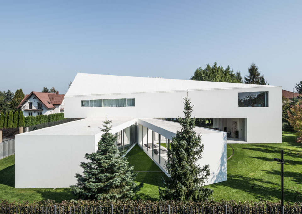 Quandrangular Hiuse Transforming Quadrant House: Rotating Terrace Follows the Sun | Urbanist