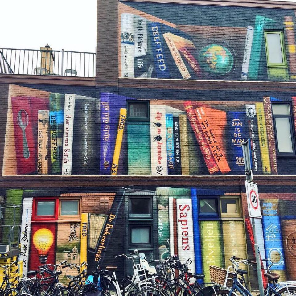 Special Editions Three Story Bookshelf Mural Speaks Volumes In Utrecht